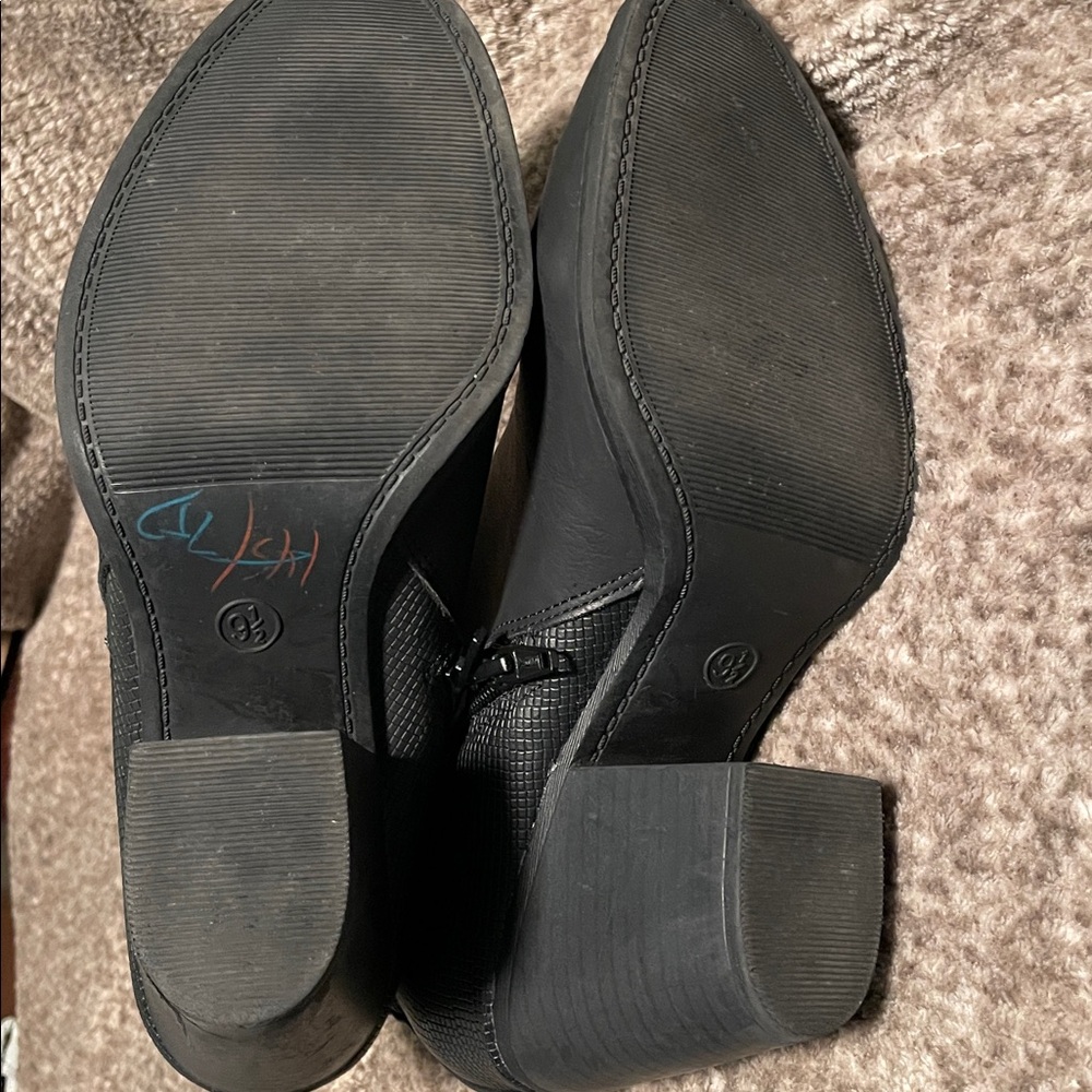 Universal Thread Black Ankle Booties - Picture 2 of 5